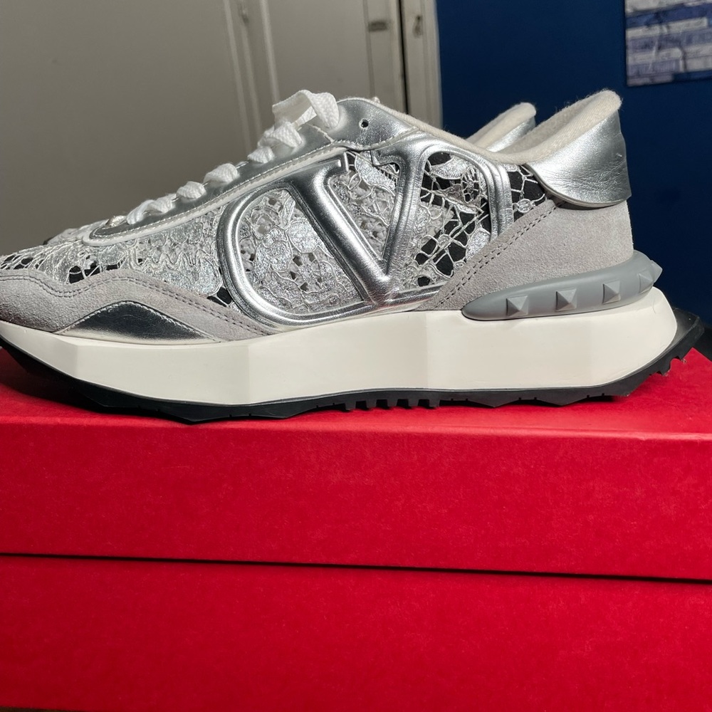 Worn once for prom